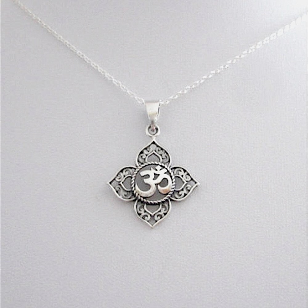 OM NAMASTE MINDFUL SILVER PENDANT NECKLACE brand new great for a gift! #0001